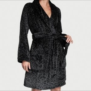 Victorias Secret cozy leopard robe